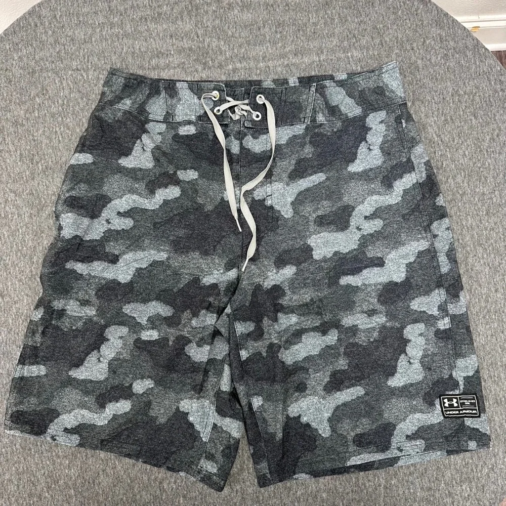 Under Armour Camo Swim Trunks Board Shorts HeatGear Loose Fit Size 32